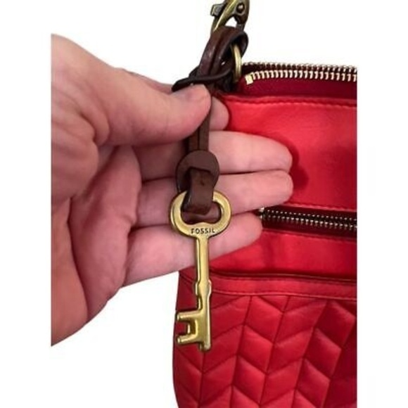 Fossil Fiona Large Quilted Leather Crossbody Bag Coral Women's Casual W/ Charm - Picture 7 of 16